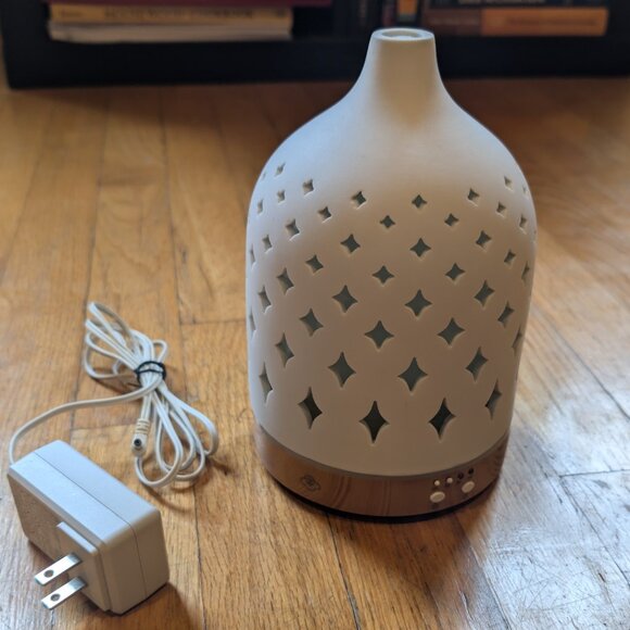 Serene House Supernova White 125 Ceramic Ultrasonic Aroma Diffuser w/ Wood Base - Picture 7 of 13